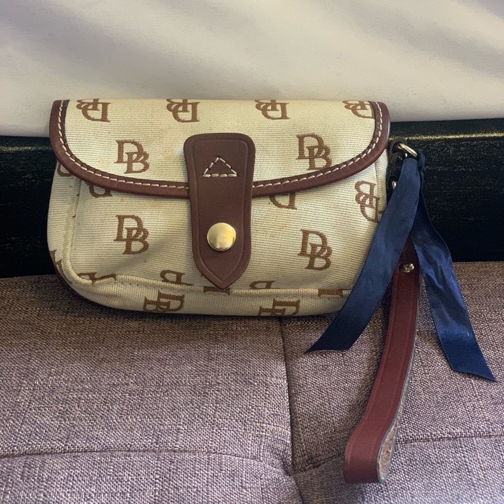 Dooney & Bourke Logo Wristlet